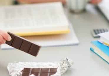 ados-mangent-chocolat-moins-gros