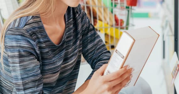 personnes-lisent-etiquettes_920x300