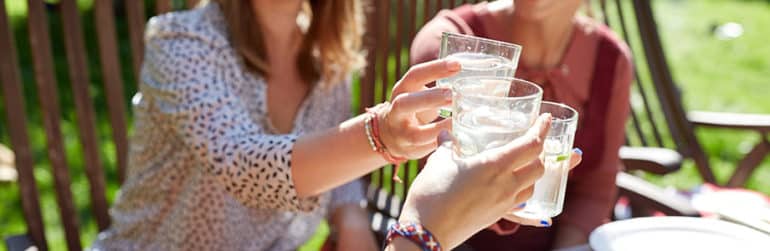 dehydratatie-zomer-ouderen-kinderen