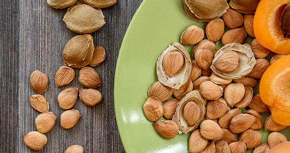 amandes-noyaux-abricots-cyanure