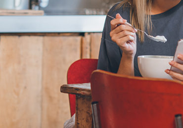 manger-seul-risque-syndrome-metabolique