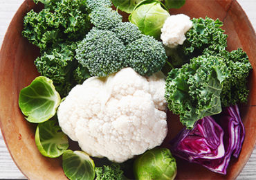 choux-légumes-saison-table-bois