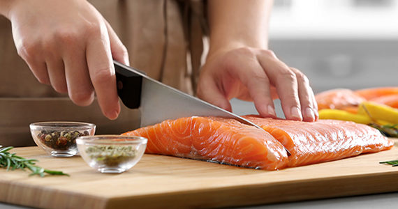 femme-enceinte-filet-saumon