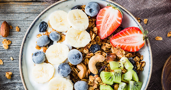 alimentation-saine-petit-dejeuner-granola