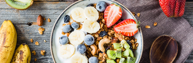 alimentation-saine-petit-dejeuner-granola