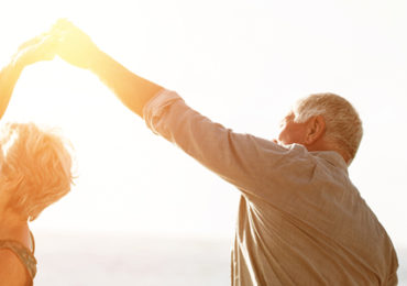 couple-seniors-journee-ensoleillee
