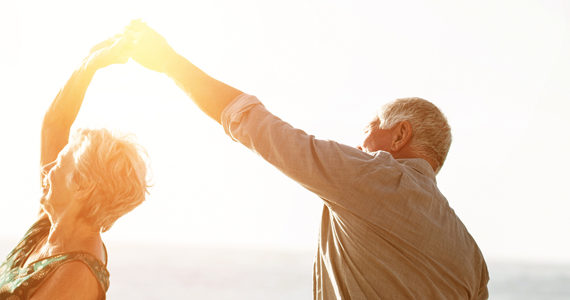 couple-seniors-journee-ensoleillee