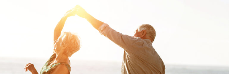 couple-seniors-journee-ensoleillee