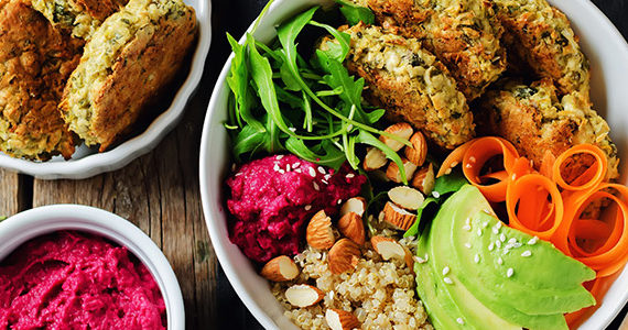 falafels-hummus-betterave-quinoa-alimentation-vegetarienne