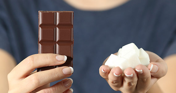 femme-sucre-chocolat-mains