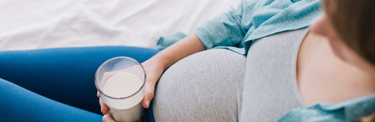 femme-enceinte-verre-lait-sante