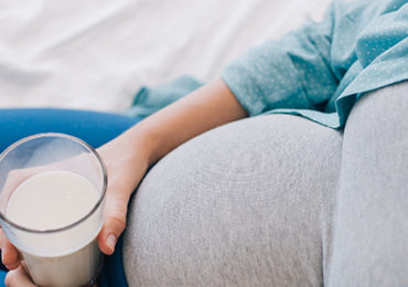 femme-enceinte-verre-lait-sante