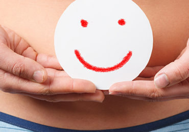 femme-carte-smiley-heureux-bonne-digestion