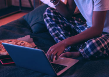 lumiere-bleue-grignoter-soir