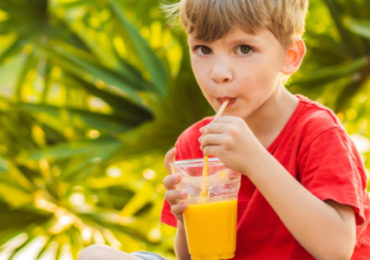 link-tussen-kinderobesitas-chemicalien-plastic