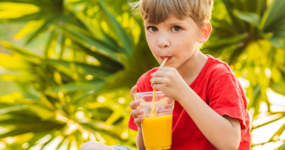 link-tussen-kinderobesitas-chemicalien-plastic