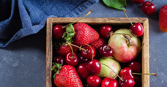 melange-fraises-cerises-pommes-bio