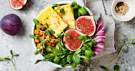 assiette-produits-frais-aliments-locaux