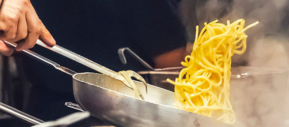 Koken, een onderschatte bron van luchtvervuiling