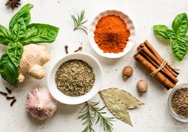 des-herbes-aromatiques-et-des-epices-pour-un-microbiote-intestinal-en-meilleur-sante