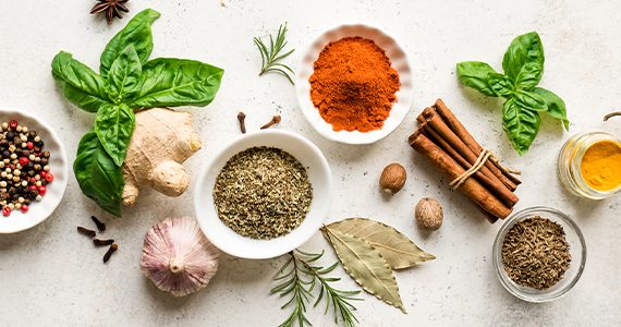 des-herbes-aromatiques-et-des-epices-pour-un-microbiote-intestinal-en-meilleur-sante