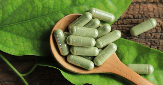 complements-alimentaires-base-plantes-clin-oeil